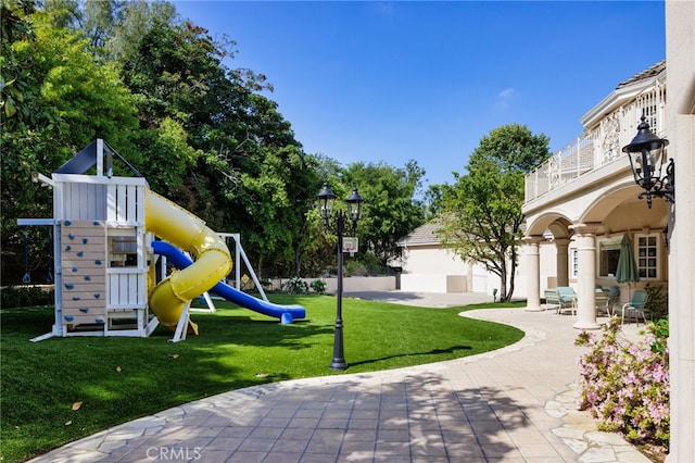 4537 Ellenboro Way, Woodland Hills, CA 91364 - community playground with a lawn and a patio
