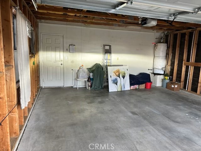 19238 Olive Way, Apple Valley, CA 92308 - garage featuring water heater
