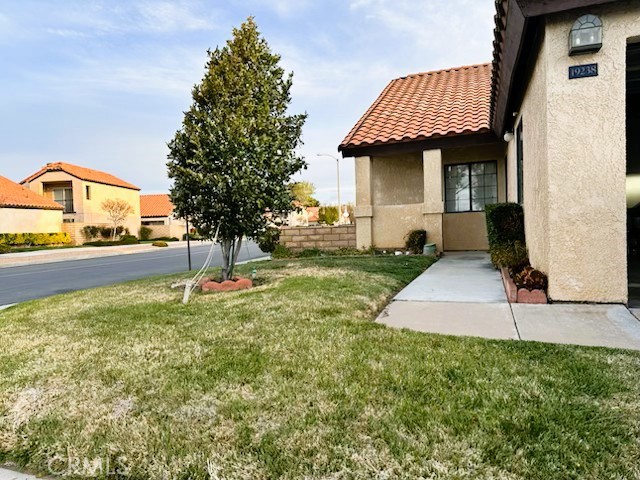 19238 Olive Way, Apple Valley, CA 92308 - view of yard