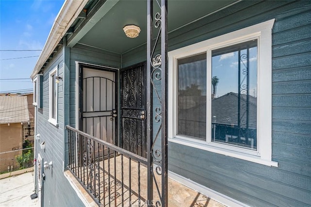 961 W 47th St, Los Angeles, CA 90037 - view of property entrance