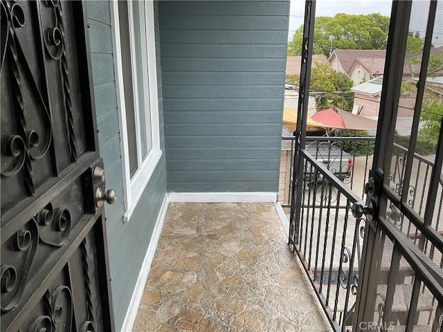 961 W 47th St, Los Angeles, CA 90037 - view of balcony