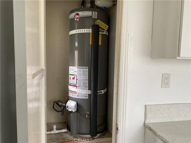 961 W 47th St, Los Angeles, CA 90037 - utility room with strapped water heater