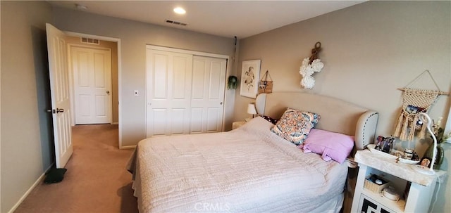 carpeted bedroom featuring recessed lighting, baseboards, a closet, and visible vents
