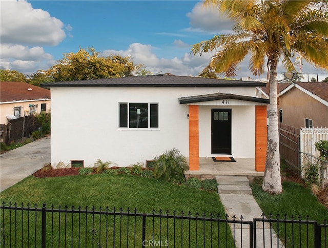 411 W Plum St, Compton, CA 90222 - bungalow-style house featuring stucco siding