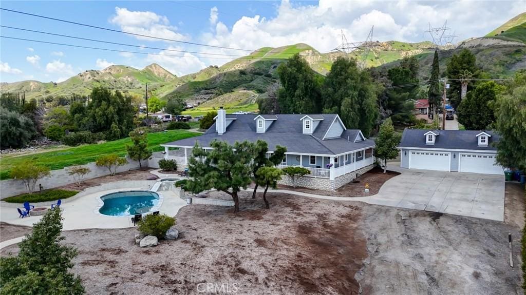 birds eye view of property featuring a mountain view