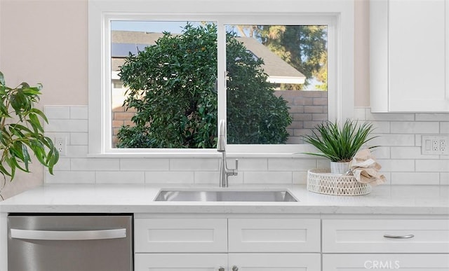 10620 Gemini Dr, Riverside, CA 92503 - bar featuring a sink, a healthy amount of sunlight, backsplash, and dishwasher