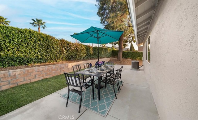 10620 Gemini Dr, Riverside, CA 92503 - view of patio featuring a fenced backyard, outdoor dining area, and cooling unit