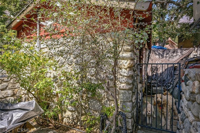 29 Bear Dr, Mt Baldy, CA 91759 - details featuring a gate