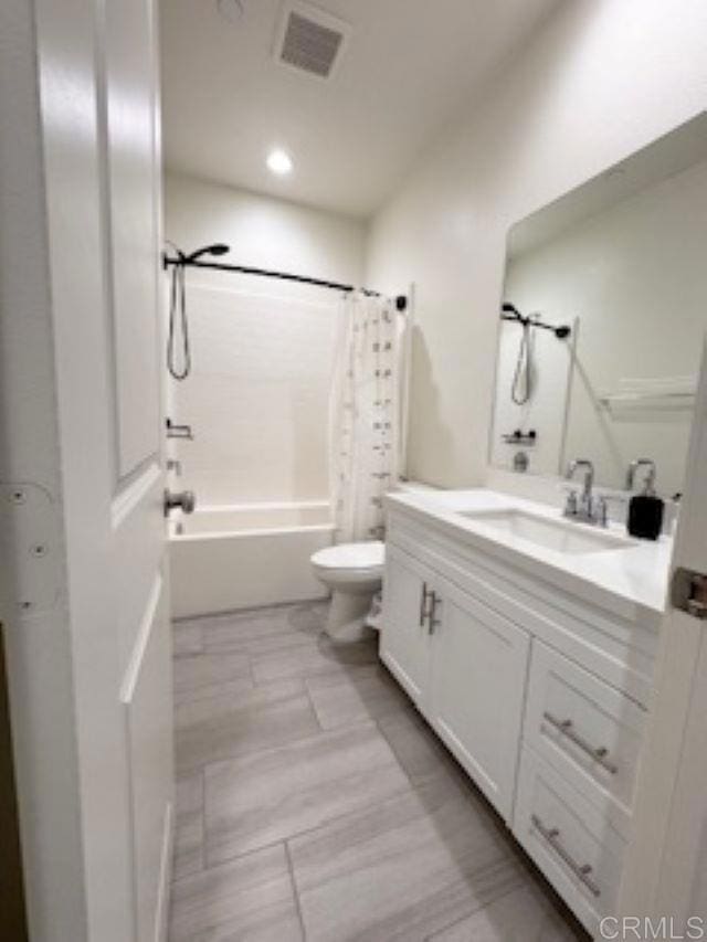 full bathroom featuring recessed lighting, visible vents, toilet, vanity, and shower / tub combo with curtain