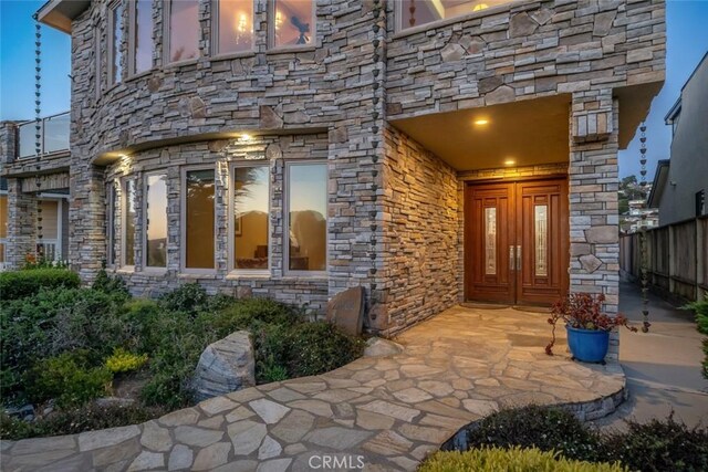 2062 Sherwood Dr, Cambria, CA 93428 - entrance to property featuring stone siding