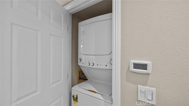 10 Via Garceta, Rancho Santa Margarita, CA 92688 - laundry area featuring a textured wall, stacked washer and dryer, and laundry area