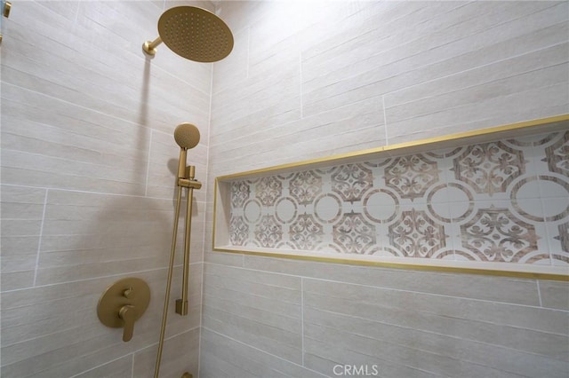 1532 W 22nd St, Los Angeles, CA 90007 - bathroom with tiled shower