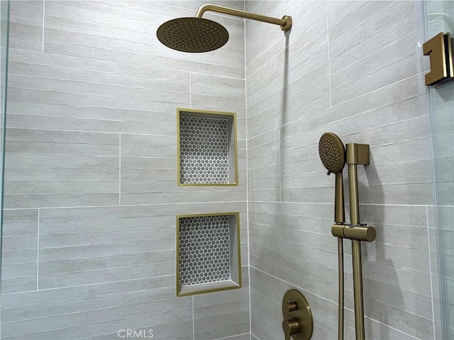 1532 W 22nd St, Los Angeles, CA 90007 - bathroom featuring a tile shower