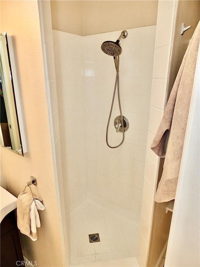 220 Roycroft Ave, Long Beach, CA 90803 - full bath with a tile shower and vanity