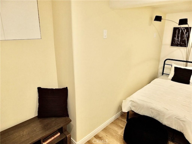 220 Roycroft Ave, Long Beach, CA 90803 - bedroom featuring light wood-style floors and baseboards