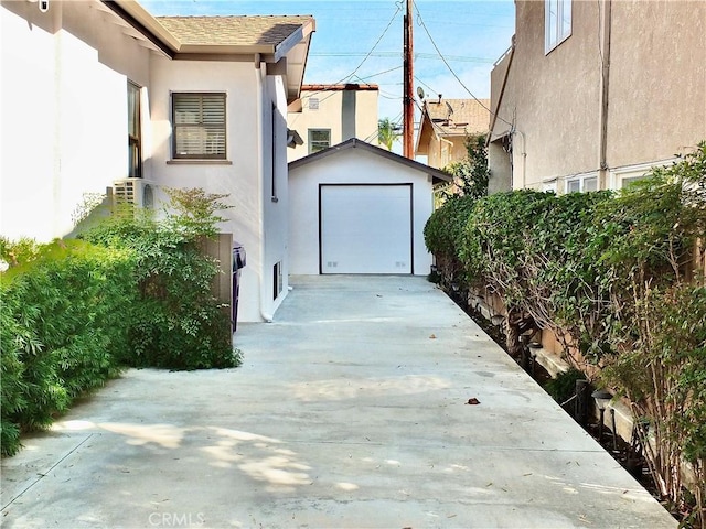 220 Roycroft Ave, Long Beach, CA 90803 - detached garage with driveway