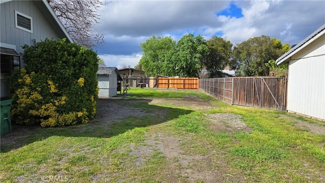 view of yard with an outbuilding and fence