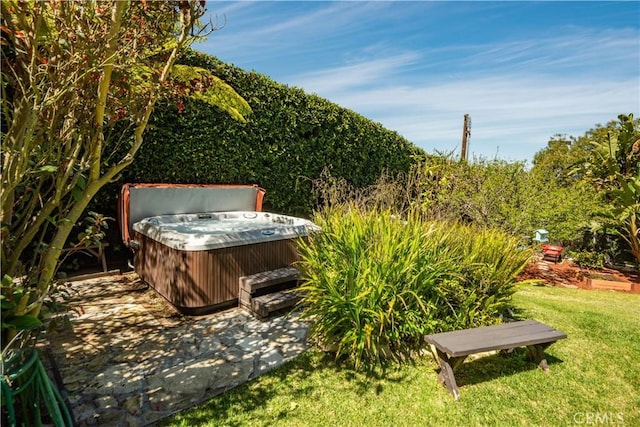 541 Via Del Monte, Palos Verdes Estates, CA 90274 - view of grassy yard featuring a hot tub and a patio