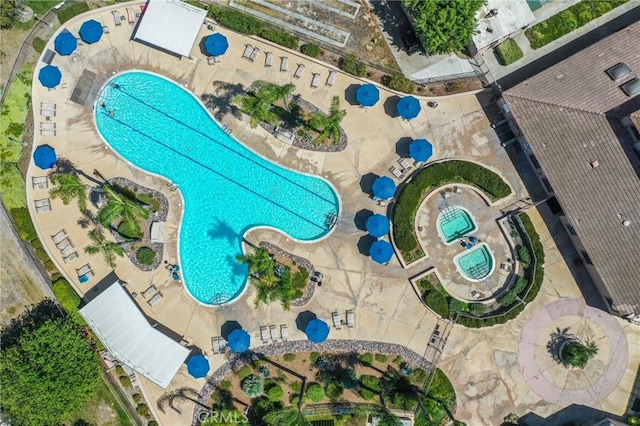 40049 Corte Fortuna, Murrieta, CA 92562 - aerial view of a pool