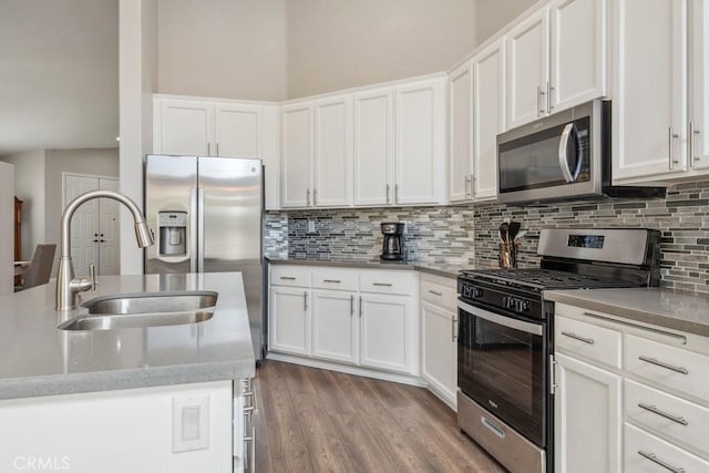 40049 Corte Fortuna, Murrieta, CA 92562 - kitchen featuring appliances with stainless steel finishes, a sink, backsplash, and white cabinetry