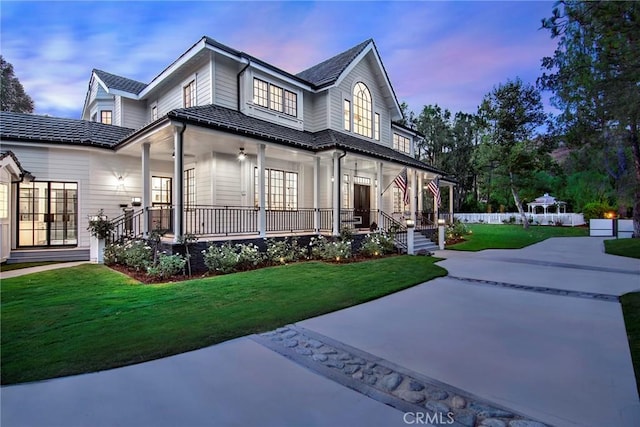 view of front facade with a front lawn and covered porch