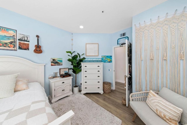 1164 Quail Gardens Ct, Encinitas, CA 92024 - bedroom featuring light wood-type flooring and recessed lighting