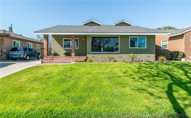 ranch-style home featuring a shingled roof, stucco siding, and a front lawn