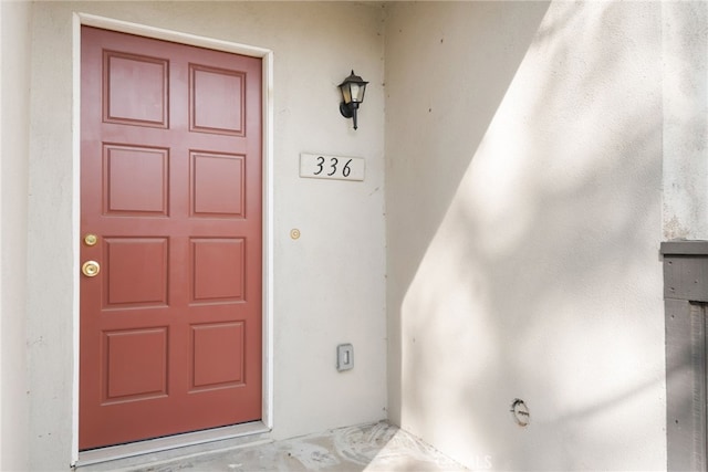 view of exterior entry with stucco siding
