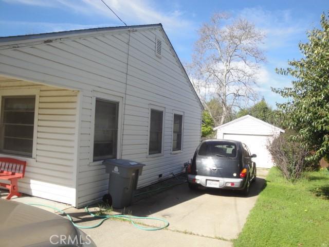 2480 Baldwin Ave, Oroville, CA 95966 - view of side of property with an outbuilding, driveway, and a detached garage