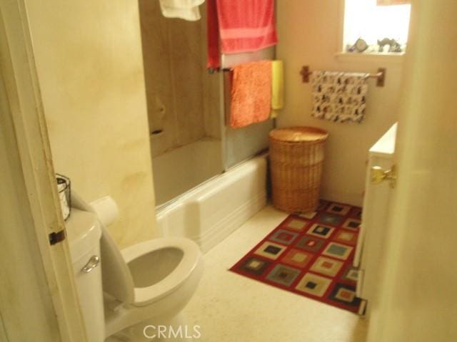 2480 Baldwin Ave, Oroville, CA 95966 - full bathroom with toilet and combined bath / shower with glass door