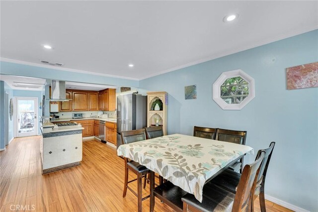 dining room featuring light wood finished floors, visible vents, recessed lighting, and ornamental molding