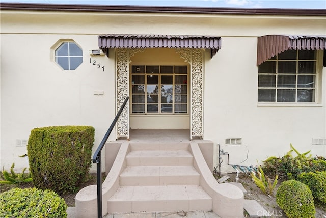 entrance to property with stucco siding