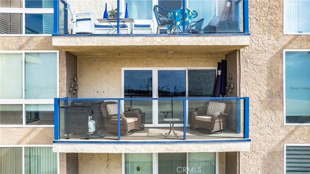 1 3rd Pl Unit 302, Long Beach, CA 90802 - property entrance with stucco siding