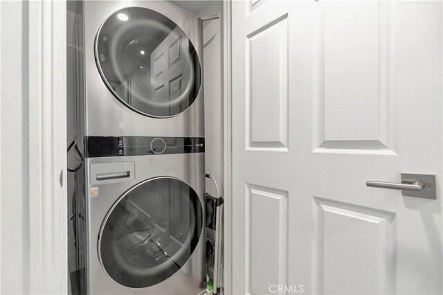 1 3rd Pl Unit 302, Long Beach, CA 90802 - laundry room with stacked washer / dryer