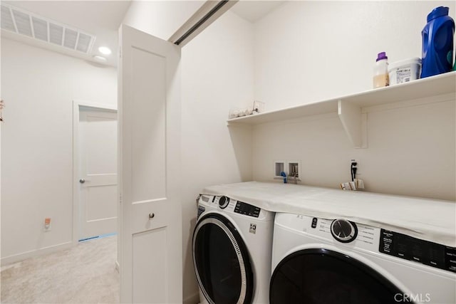 washroom featuring laundry area, visible vents, recessed lighting, light colored carpet, and independent washer and dryer