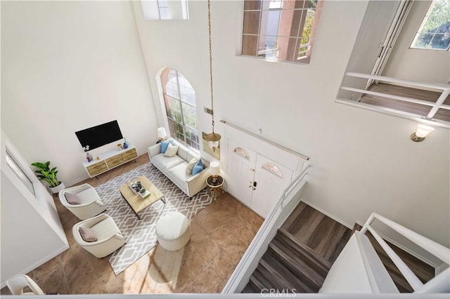 38834 Fruitridge Ct, Palmdale, CA 93551 - living room with a towering ceiling