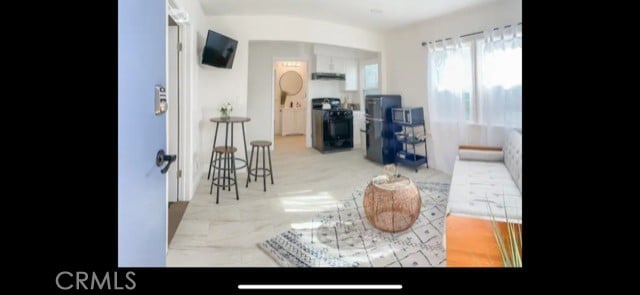 610 E Fairview, Inglewood, CA 90302 - interior space featuring arched walkways