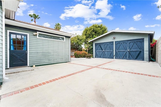 view of detached garage