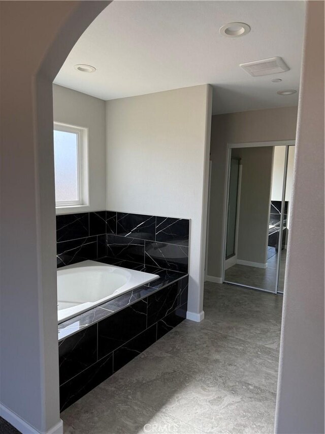 17796 Valencia St, Hesperia, CA 92345 - full bath with a garden tub and baseboards