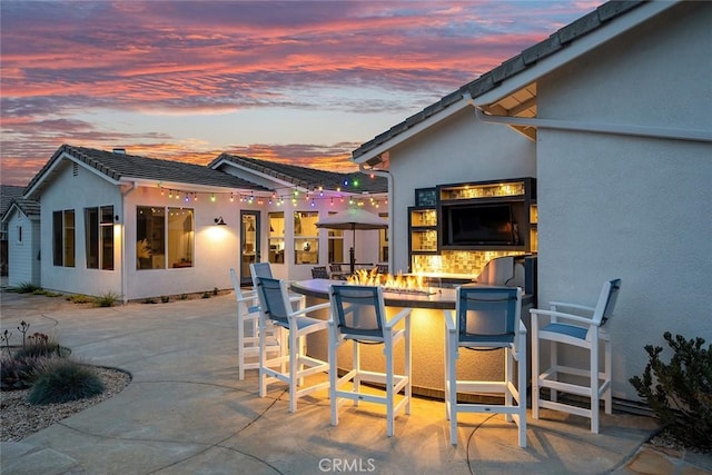 view of patio featuring an outdoor fire pit