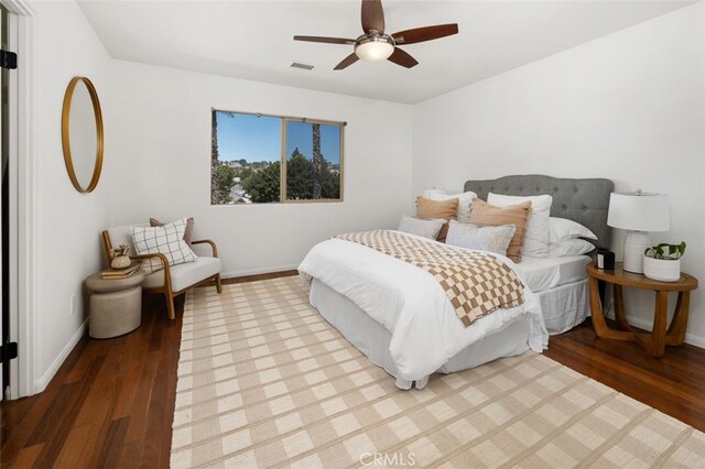 1517 Felspar St, San Diego, CA 92109 - bedroom with light wood-style flooring and baseboards