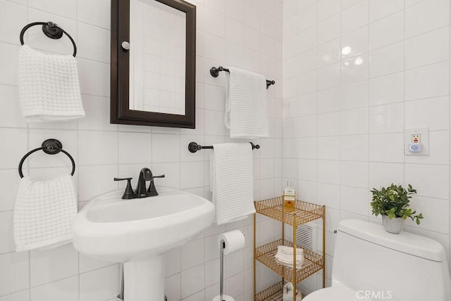 915 S Danehurst Ave, Glendora, CA 91740 - half bathroom featuring tile walls and toilet