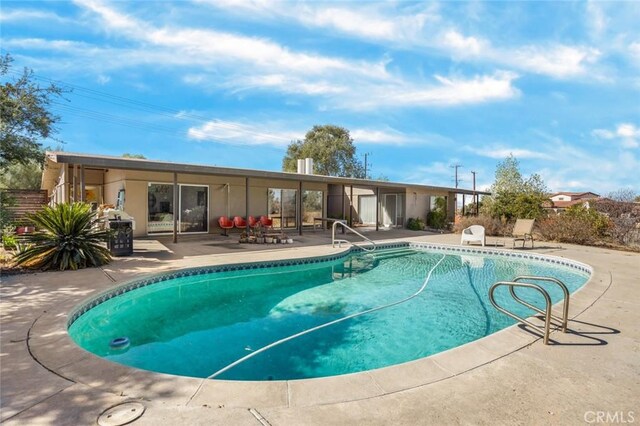 7160 Bel Air St, Corona, CA 92881 - outdoor pool with a patio area