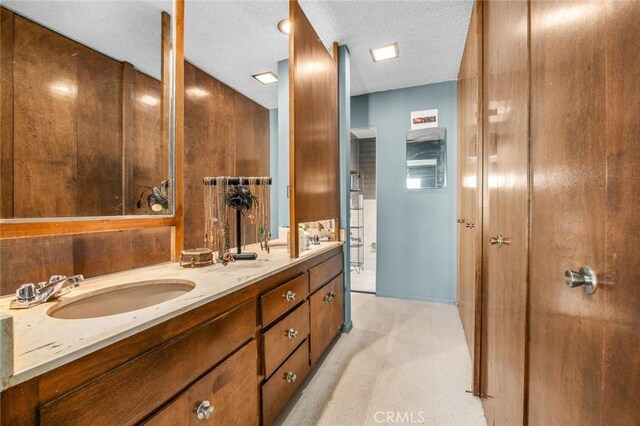 7160 Bel Air St, Corona, CA 92881 - full bath with double vanity and a textured ceiling