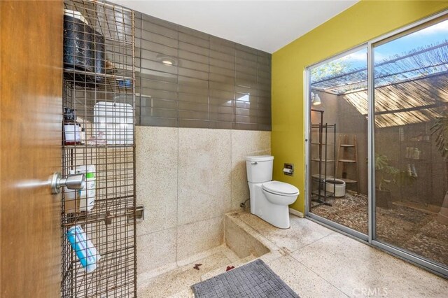7160 Bel Air St, Corona, CA 92881 - bathroom with toilet and a shower