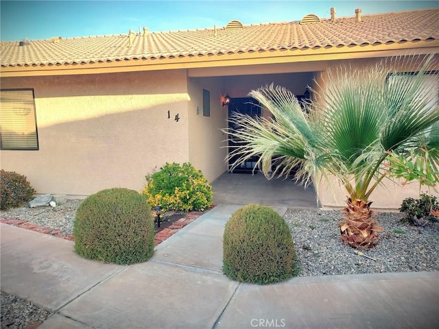 27535 Lakeview Dr Unit 14, Helendale, CA 92342 - entrance to property featuring stucco siding and a tiled roof