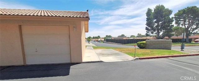 27535 Lakeview Dr Unit 14, Helendale, CA 92342 - view of garage