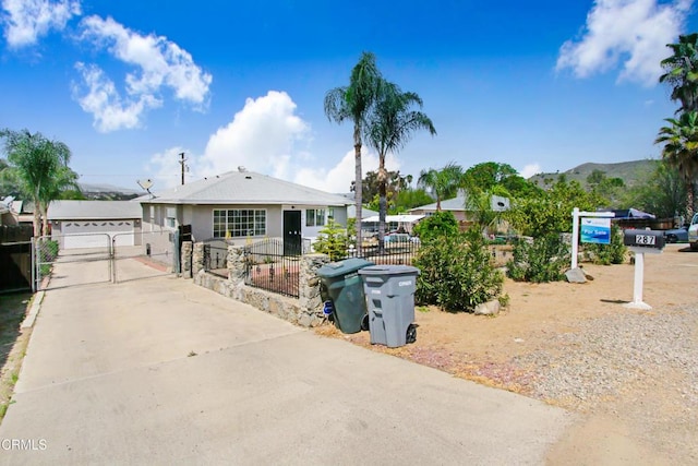view of front of property with stucco siding, a gate, and a fenced front yard