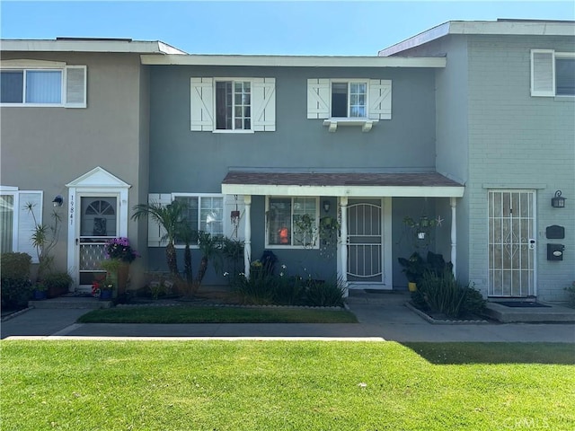 19843 Coventry Ln, Huntington Beach, CA 92646 - townhome / multi-family property featuring a front yard and stucco siding