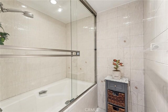 800 W 1st St Unit 1803, Los Angeles, CA 90012 - full bath with tiled shower / bath combo and tile walls